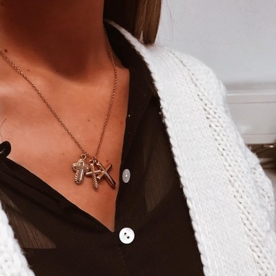 Colar em aço - Três Cruzes