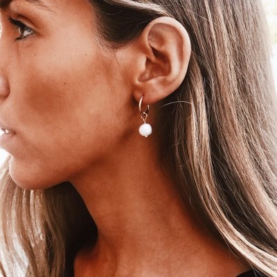 Argolas em aço douradas - Pérolas de água doce