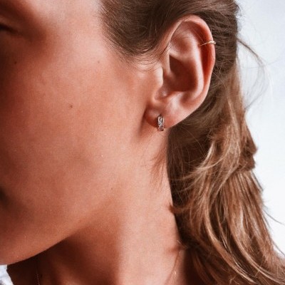 Mini argolinhas em aço - Ruby (vendido à unidade)