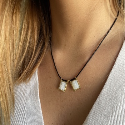 Escapulário em aço e madre pérola