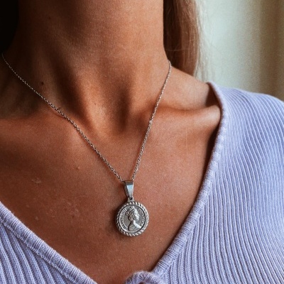 Colar em aço - Elizabeth II