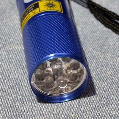 Lanterna de luz UV