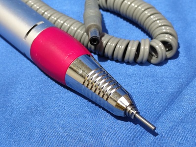 Peça de mão para broca portátil