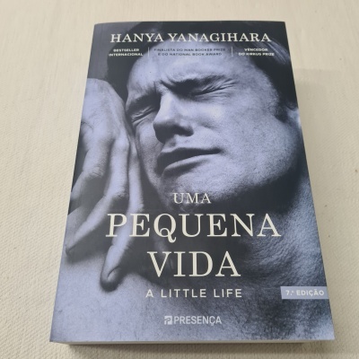 Hanya Yanagihara - Uma Pequena Vida (defeito na capa)