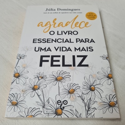 Júlia Domingues - Agradece - O Livro Essencial para uma Vida Mais Feliz