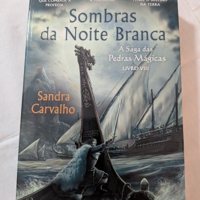 Sandra Carvalho - Sombras da Noite Branca (A Saga das Pedras Mágicas - Livro VIII)