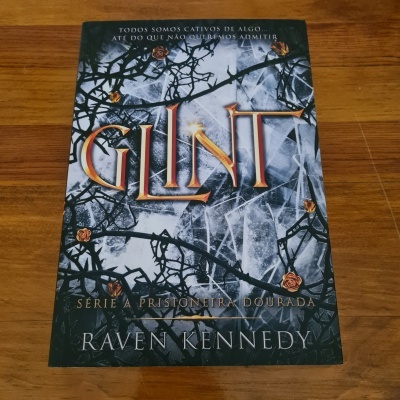 Raven Kennedy -  Glint (A Prisioneira Dourada - Livro 2)
