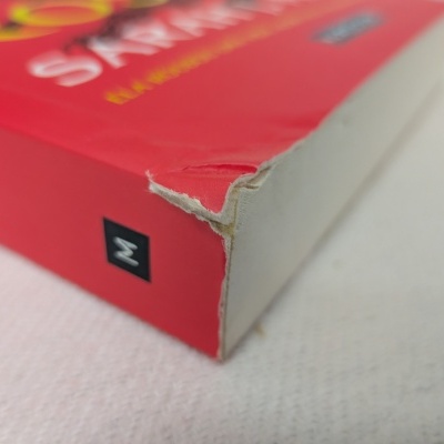 Sarah J. Maas - Corte de Espinhos e Rosas (defeito na capa)