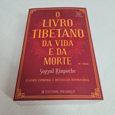 Sogyal Rinpoche - O Livro Tibetano da Vida e da Morte (defeito na capa)