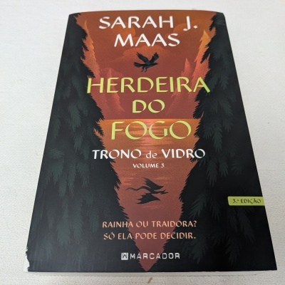 Sarah J. Maas - Herdeira do Fogo (Trono de Vidro - Livro 3) (Defeito na capa)