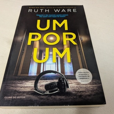 Ruth Ware - Um por Um