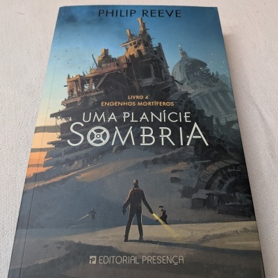 Philip Reeve - Uma Planície Sombria (Trilogia Engenhos Mortíferos - Livro 4)