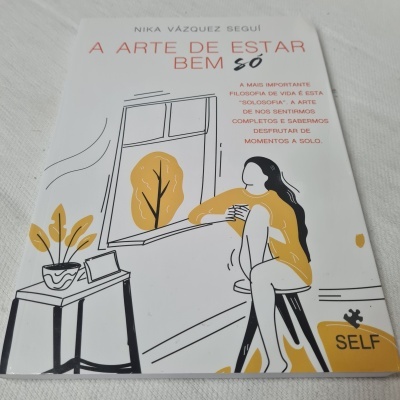 Nika Vázquez Seguí - A Arte de Estar Bem Só