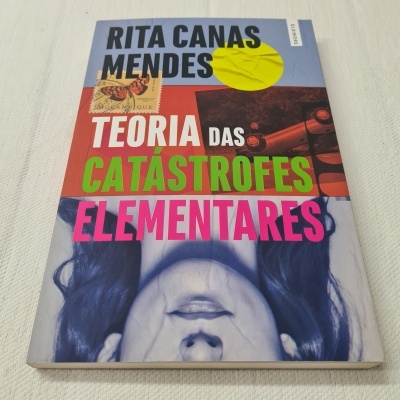 Capa do livro TEORIA DAS CATÁSTROFES ELEMENTARES com foto de rosto feminino invertido