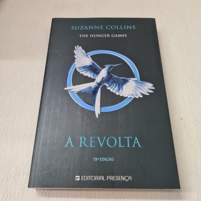 Suzanne Collins -  A Revolta (Os Jogos da Fome - Livro III)