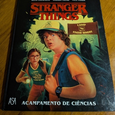 Jody Houser - Stranger Things - Acampamento de Ciências