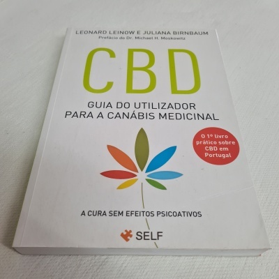 Capa do livro sobre CBD com folha colorida e texto em português