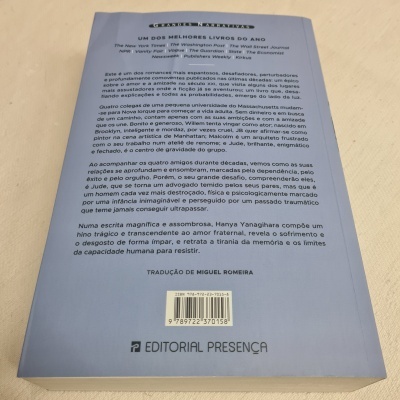 Parte traseira de livro com texto em português, código de barras e logo da EDITORIAL PRESENÇA.