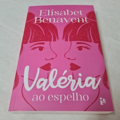 Elísabet Benavent - Valéria ao Espelho