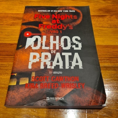 Scott Cawthon e Kira Breed-Wrisley -  Five Nights at Freddy's - Livro 1 Olhos de Prata