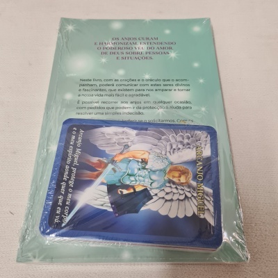 Baralho de cartas com carta de anjo guerreiro, embalagem e texto explicativo em português