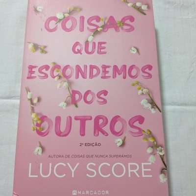 Lucy Score - Coisas que Escondemos dos Outros