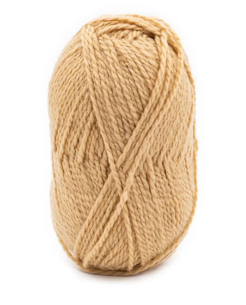 Novelo de lã bege sobre fundo branco