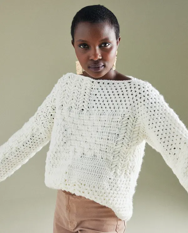 Camisola de malha branca feminina com padrão de pontos cavados