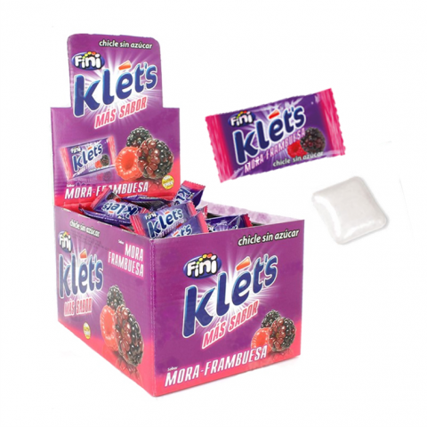 Gomas de mascar Fini Klets sabor mora-framboesa em embalagens cor de rosa e roxo