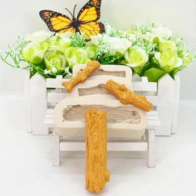 Molde silicone tronco de árvore castanho claro com flores e borboleta em cenário miniatura