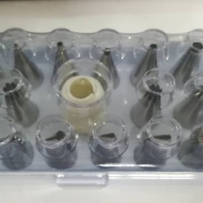 Conjunto de bicos de pasteleiro em estojo plástico