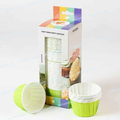 Mini forminhas para cupcake verdes claras em caixa multicolorida