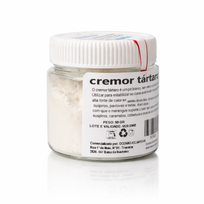 Frasco de vidro com cremor tártaro e rótulo branco com texto em português