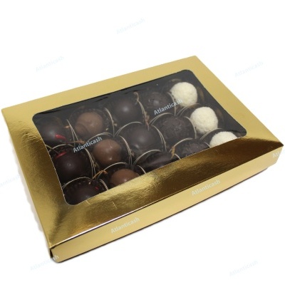 Caixa dourada com 16 bombons de chocolate variados