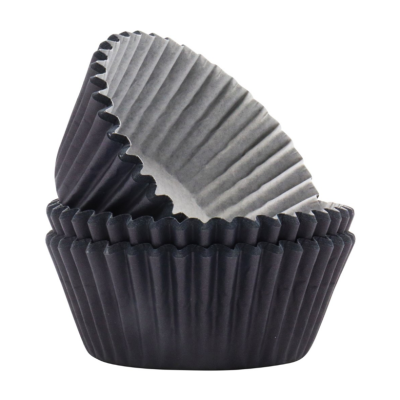 Formas de papel preto para cupcakes empilhadas