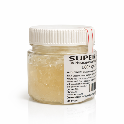 Frasco plástico com emulsificante para pastilhas, tampa branca e etiqueta com texto preto.