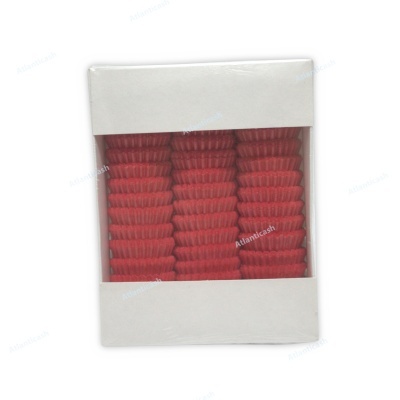 Forminhas para doces vermelhas em caixa branca com janela transparente