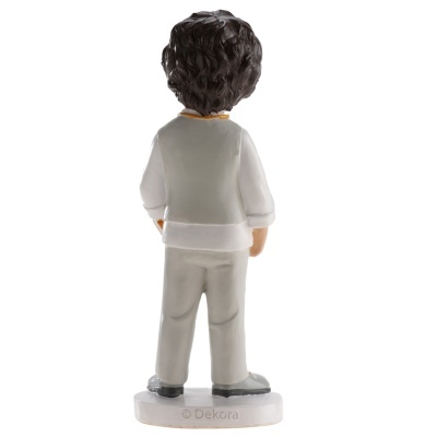 Figura decorativa de menino de costas, vestindo camisa branca, colete e calças cinzas, sapatos pretos, base branca.