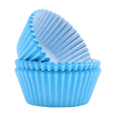 Formas de papel azul claro para cupcakes empilhadas