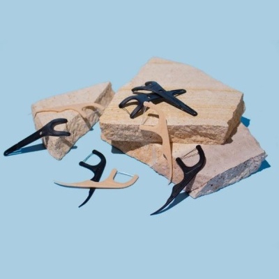 Fio Dentário com aplicador x 50 (carvão e menta) - The Humble Co.