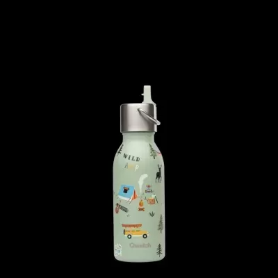 Garrafa de água metálica verde claro com desenhos de tenda, fogueira e comboio