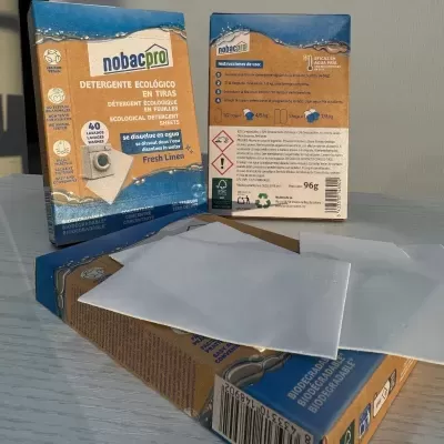 Embalagens de detergente ecológico Nobacpro com tiras de detergente brancas
