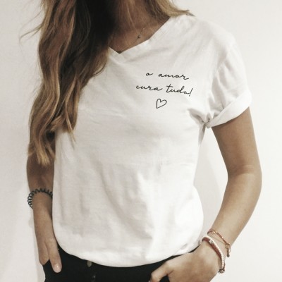 T-shirt "O amor cura tudo"