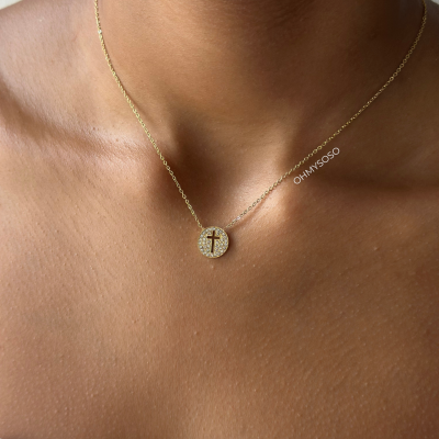 Colar Medalha Brilhante Cruz