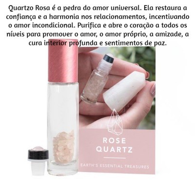 Frascos pequenos com cristais e texto Rose Quartz em fundo rosa