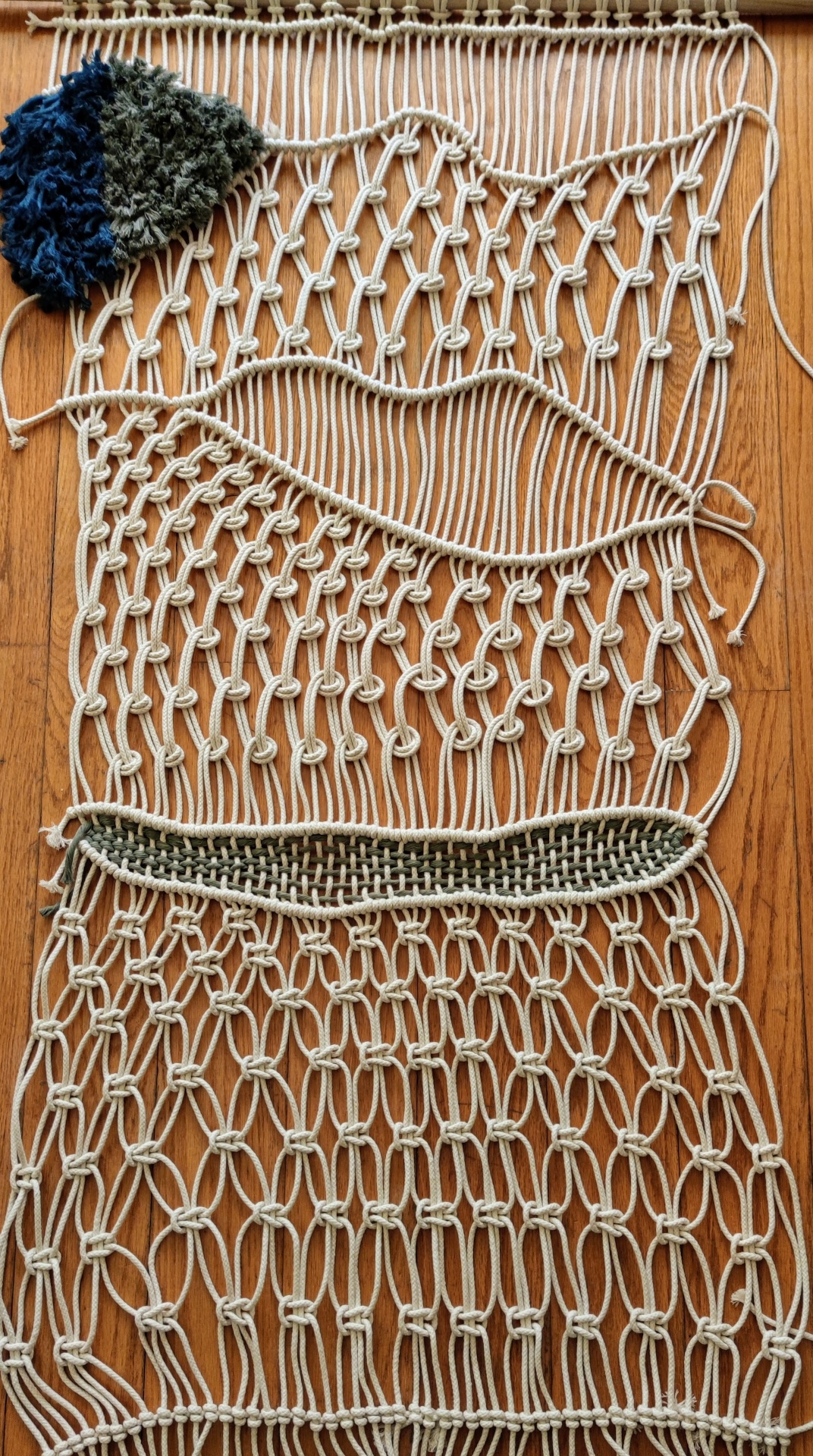 TAPETE DE PAREDE EM MACRAMÉ