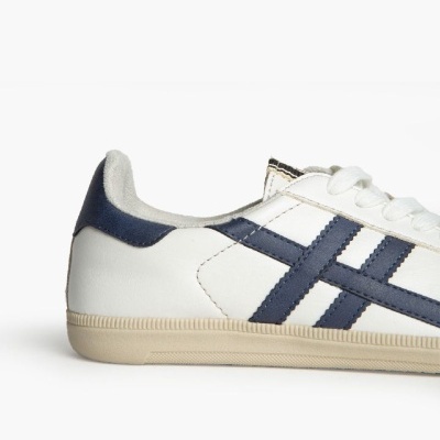 Ténis Retro Branco e Azul (2025)