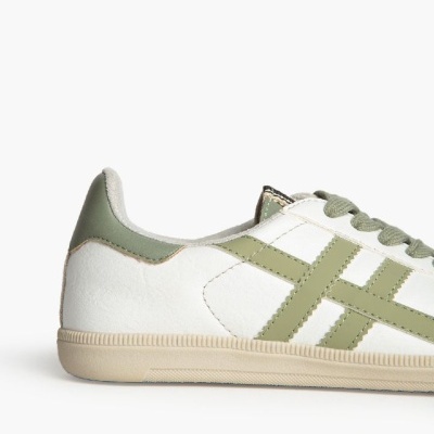 Ténis Retro Branco e Verde (2025)