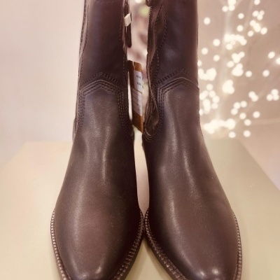 https://www.oliveclothescomplements.com/product/botim-pele https://www.oliveclothescomplements.com/product/botim-pele