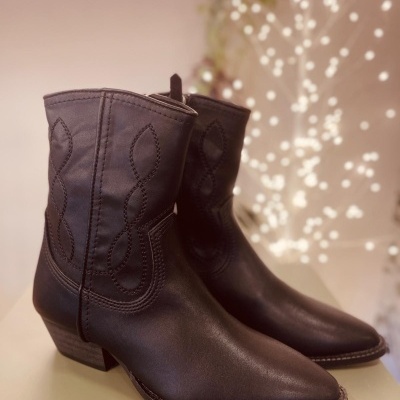 https://www.oliveclothescomplements.com/product/botim-pele https://www.oliveclothescomplements.com/product/botim-pele